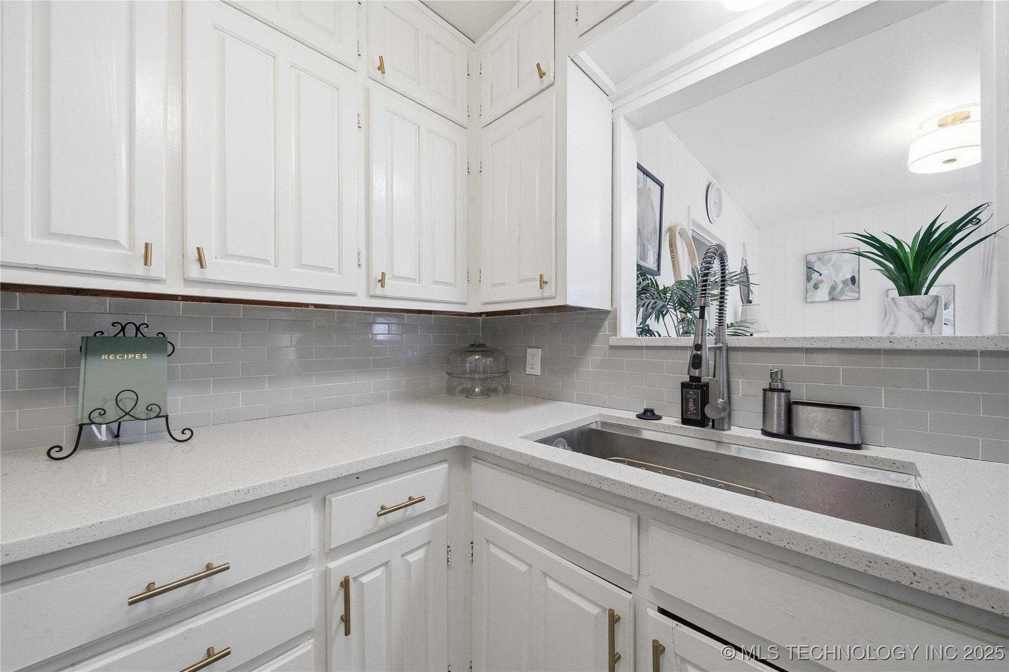 318 E Maple Street Property Photo 14