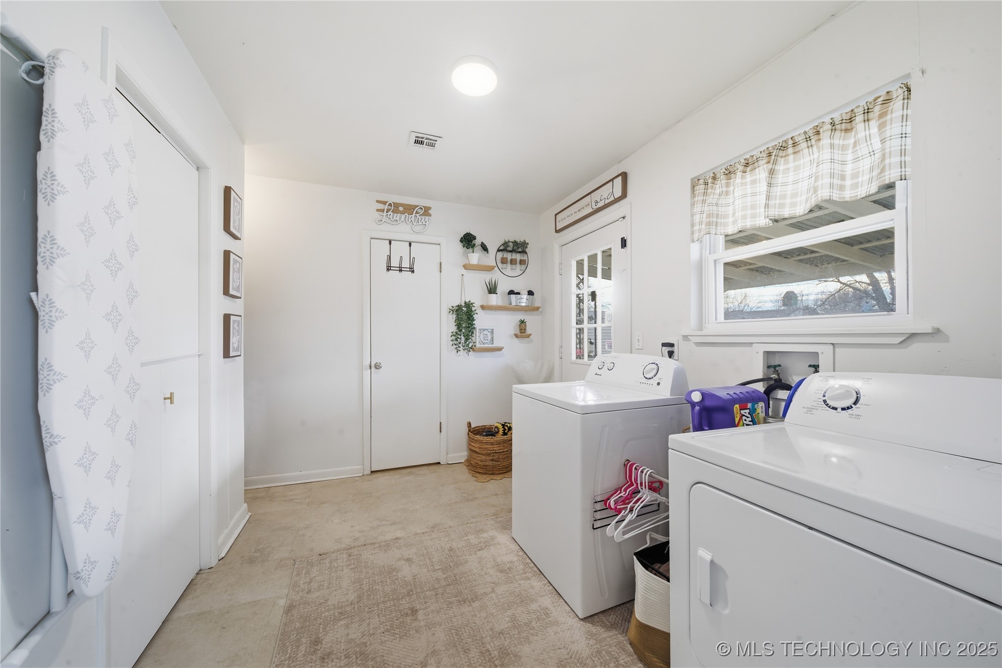 318 E Maple Street Property Photo 18