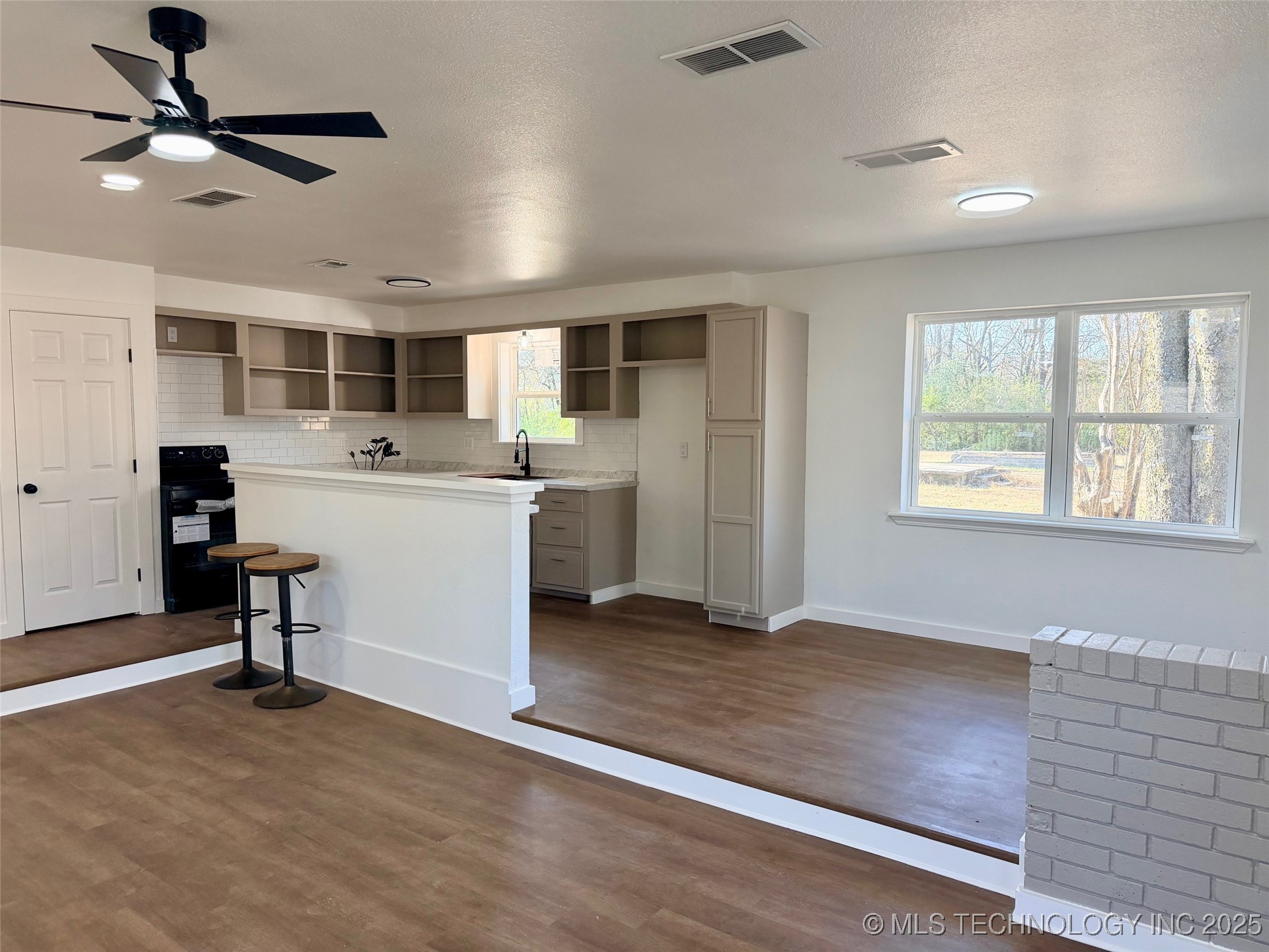 204 W 21st Street Property Photo 3