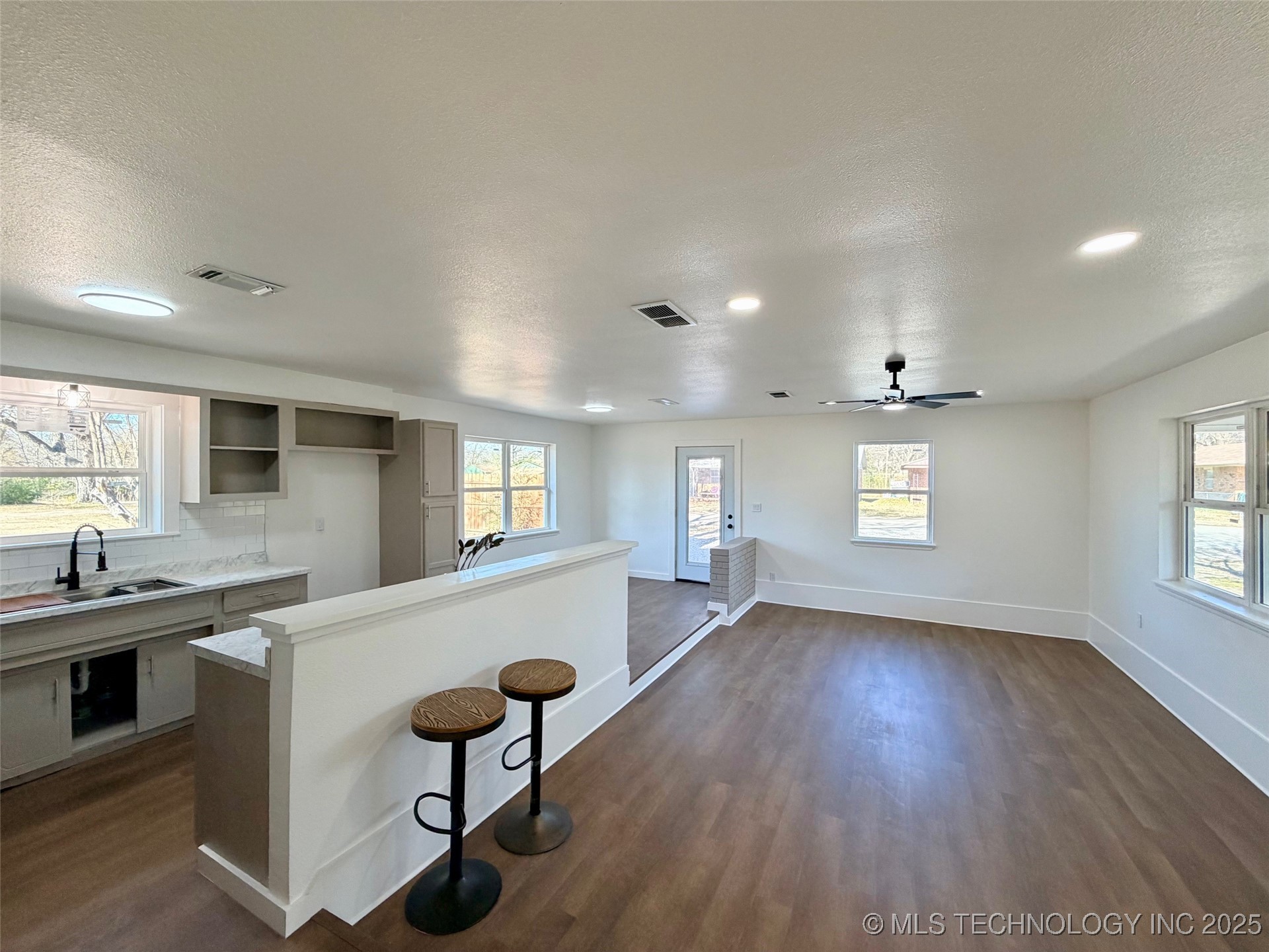 204 W 21st Street Property Photo 4