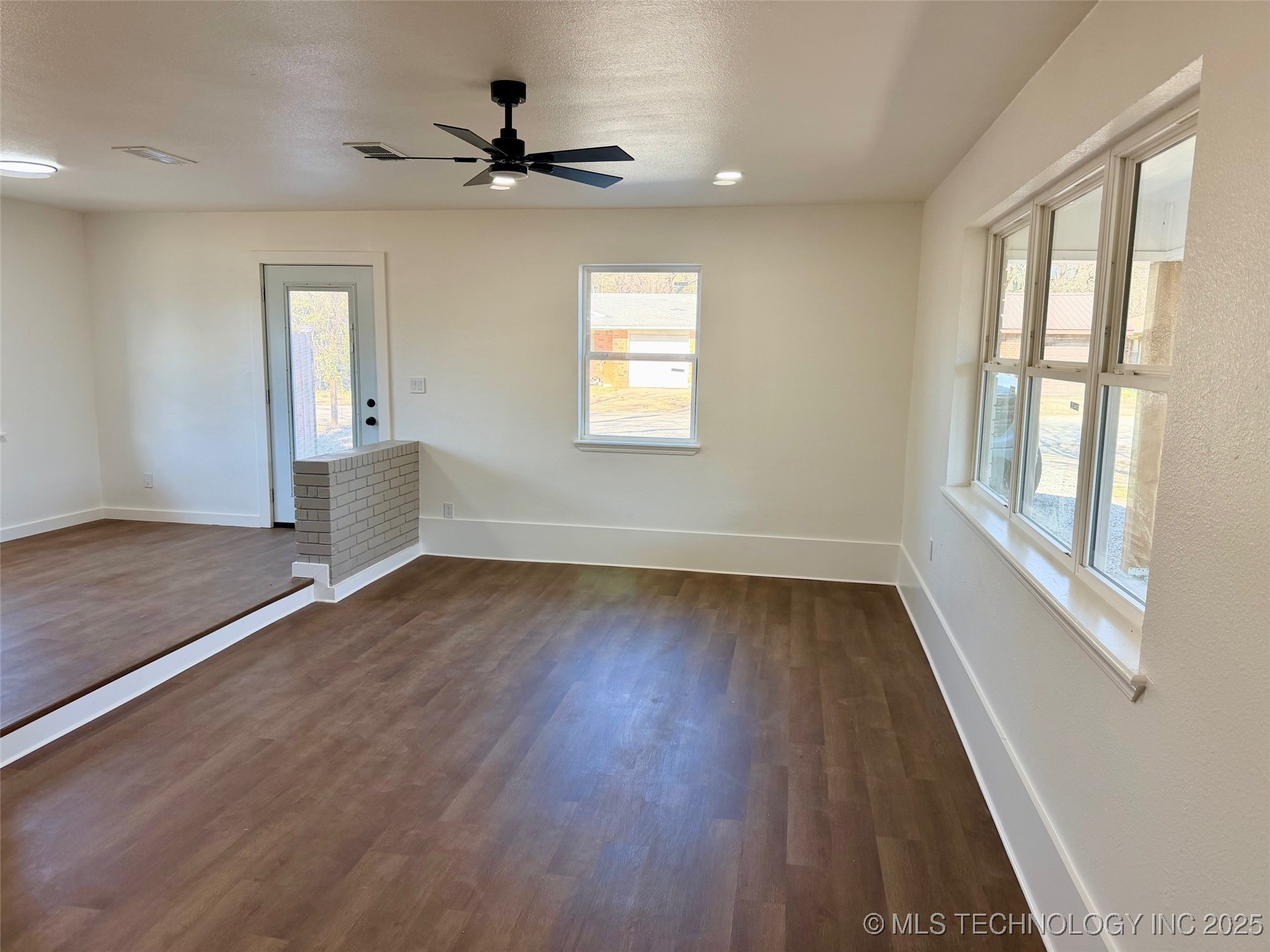 204 W 21st Street Property Photo 5