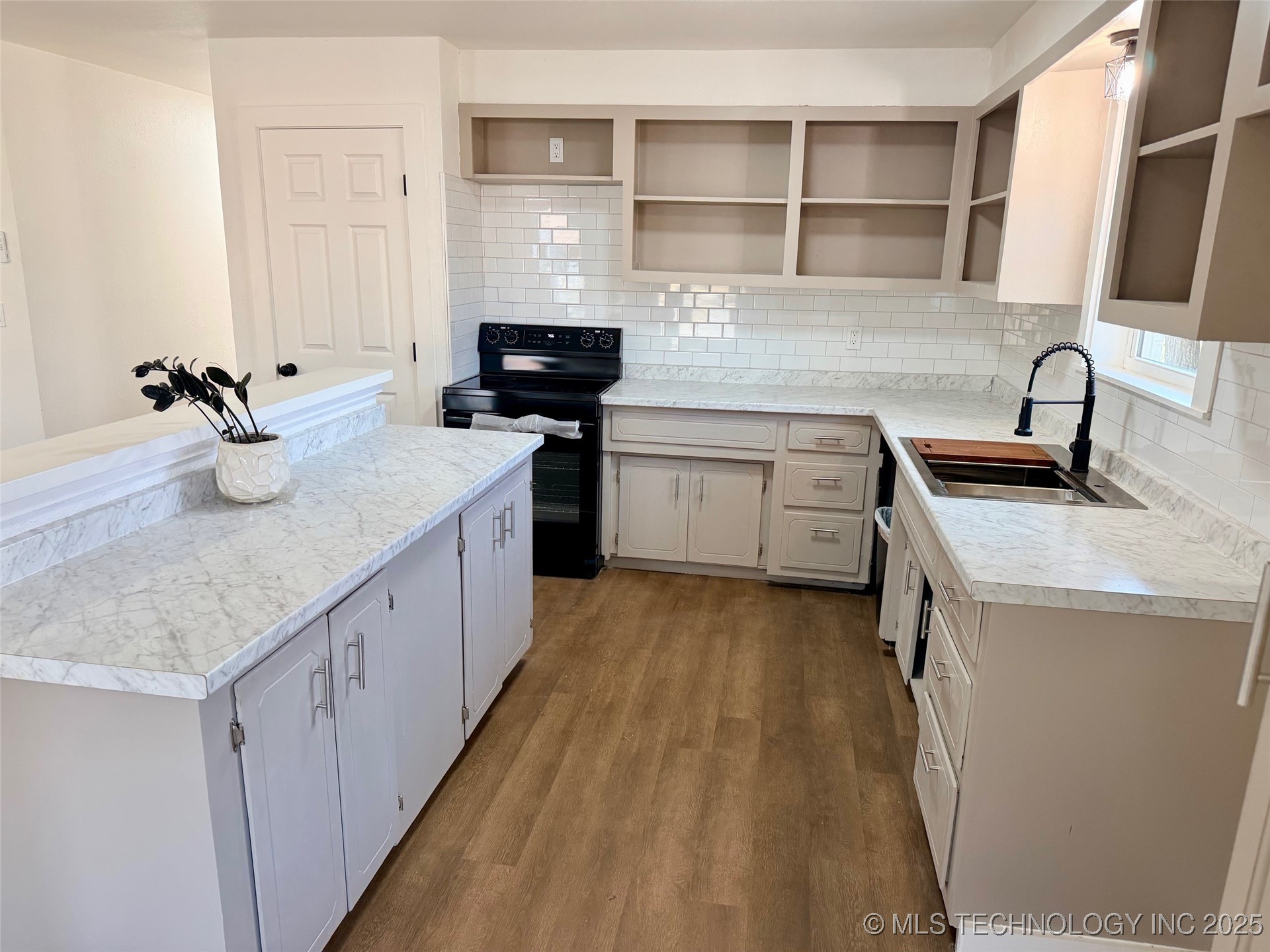 204 W 21st Street Property Photo 6