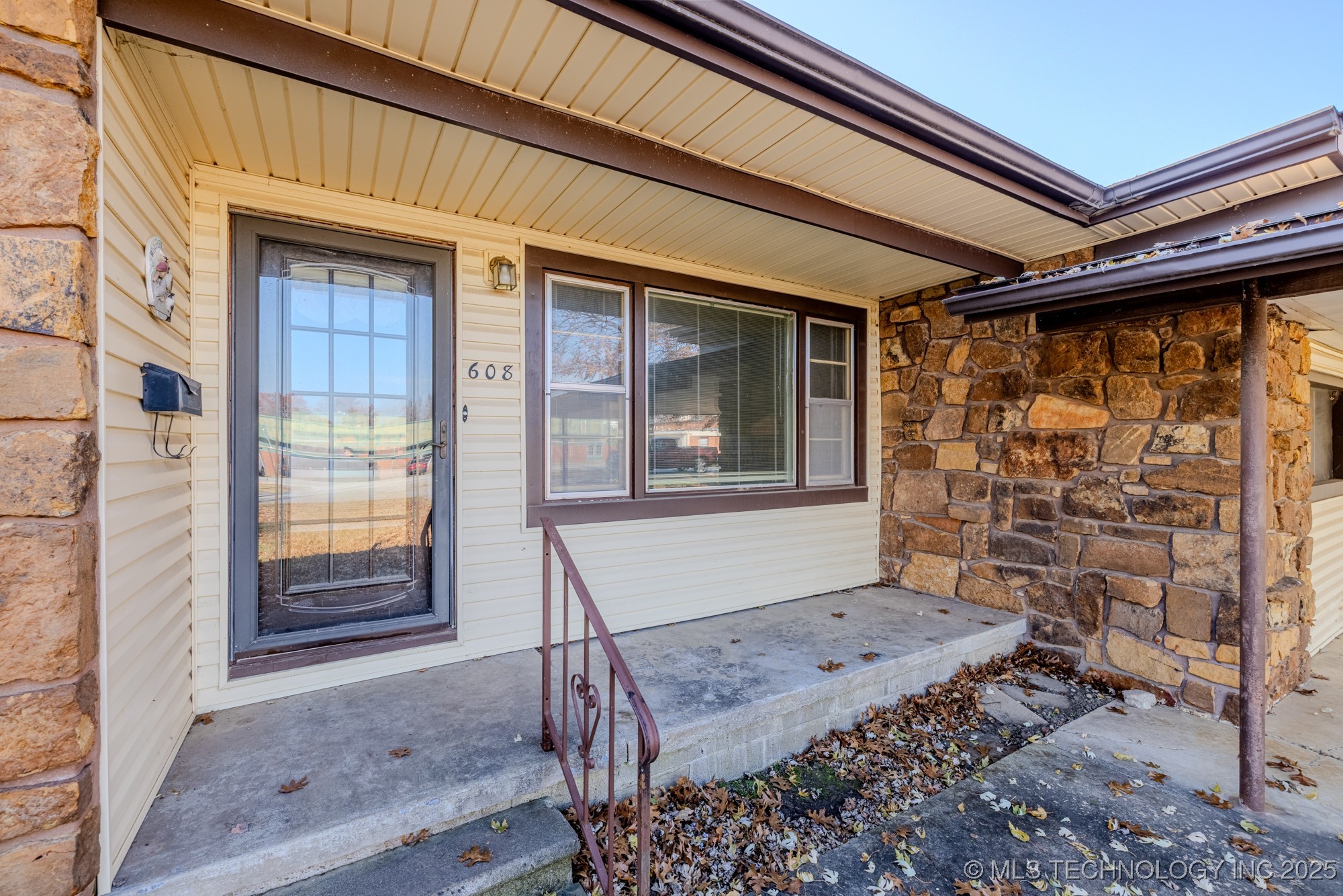 608 Se 6th Street Property Photo 4