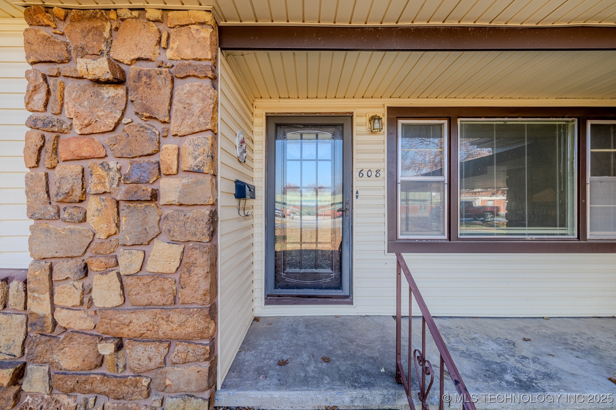 608 Se 6th Street Property Photo 5