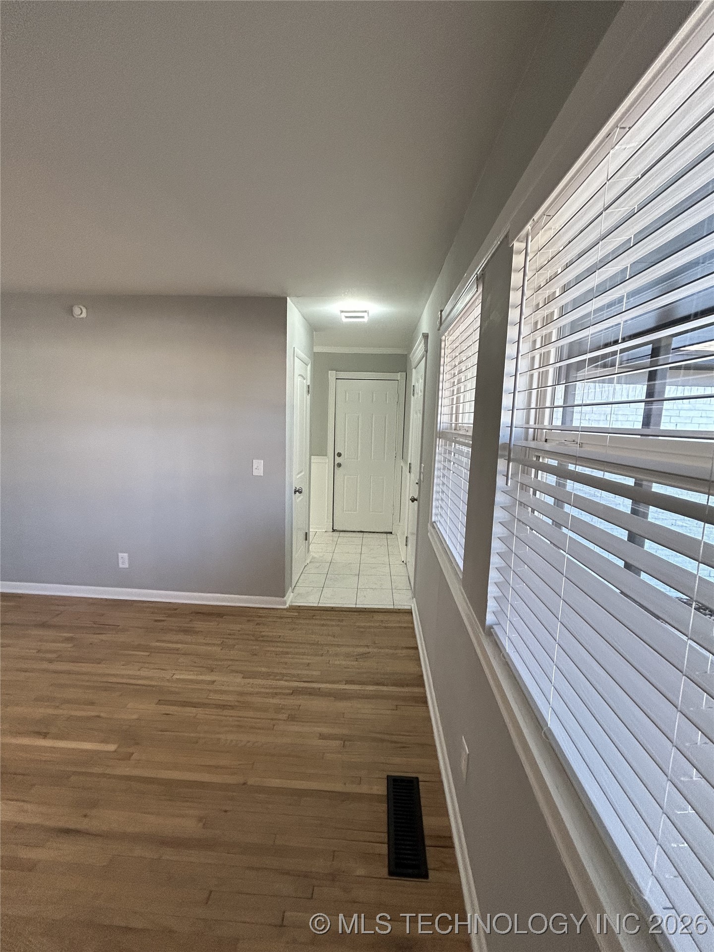 308 W 3rd Street Property Photo 5