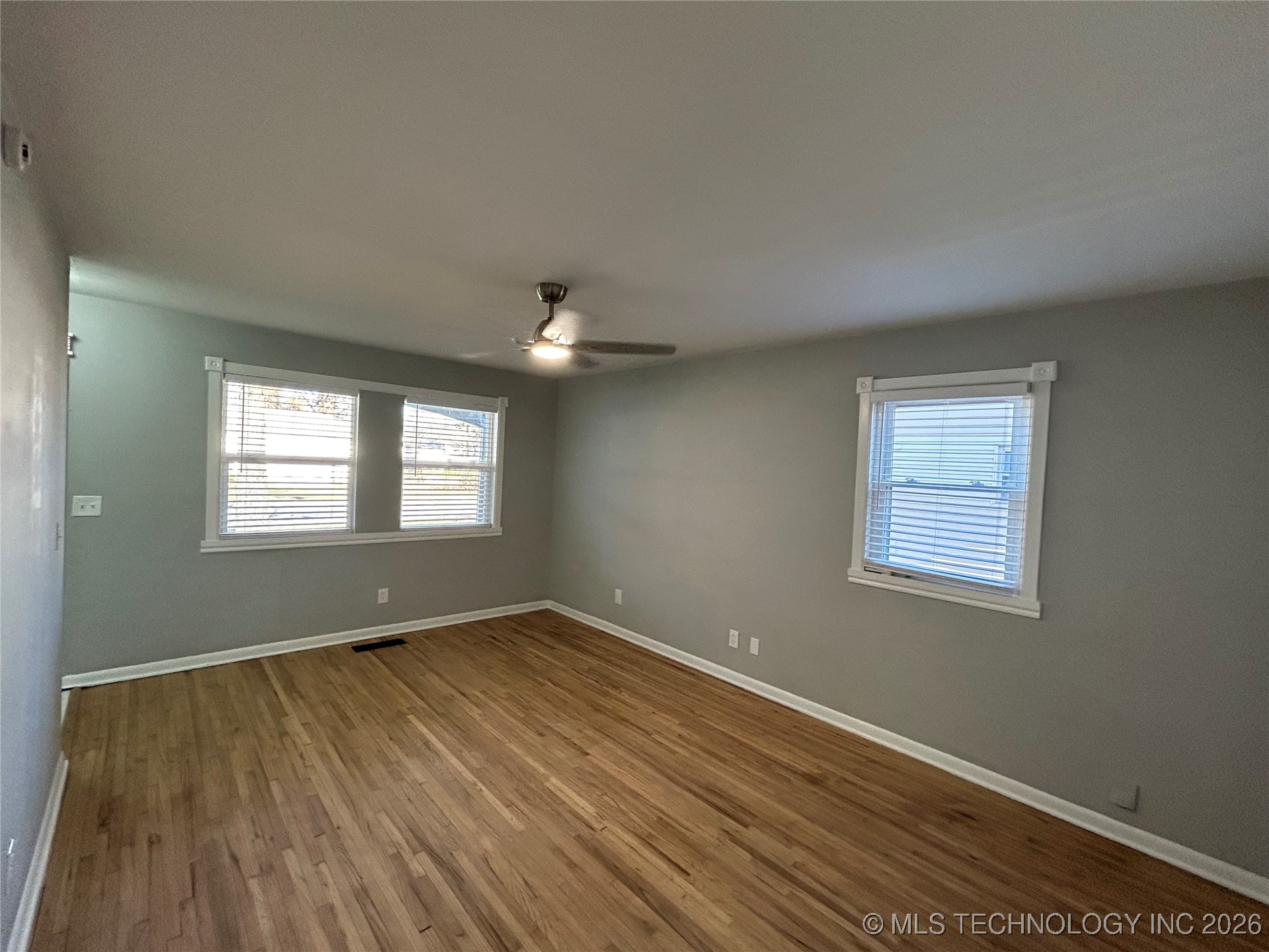 308 W 3rd Street Property Photo 9