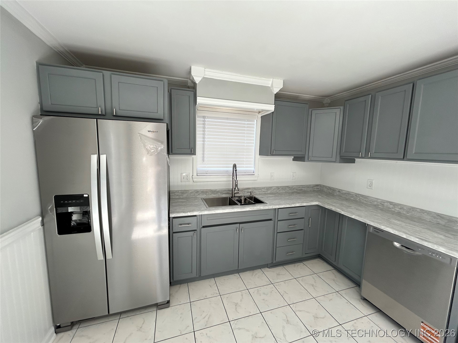 308 W 3rd Street Property Photo 15