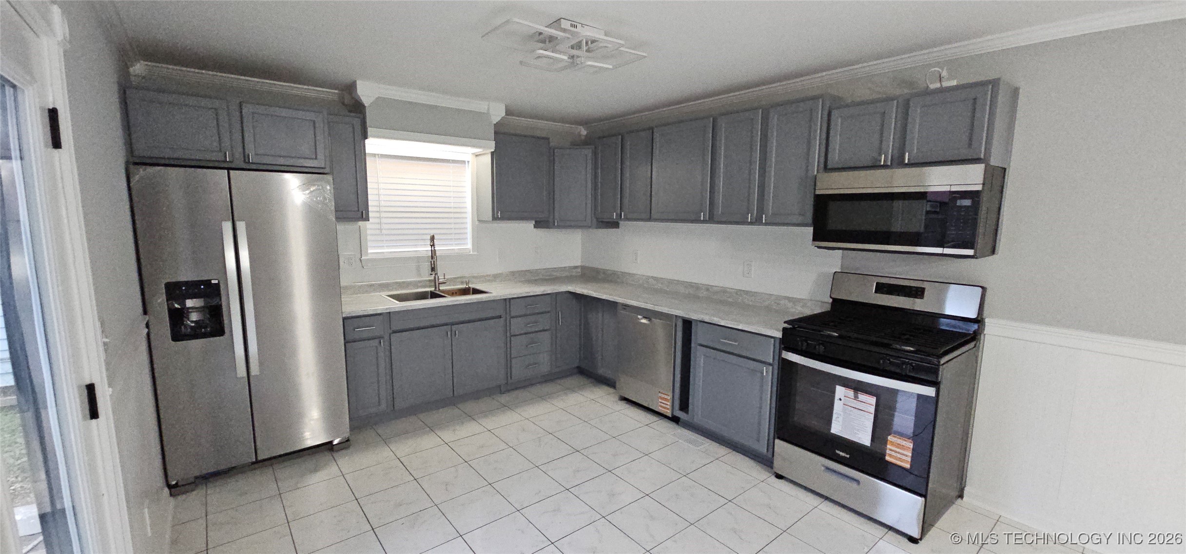 308 W 3rd Street Property Photo 21