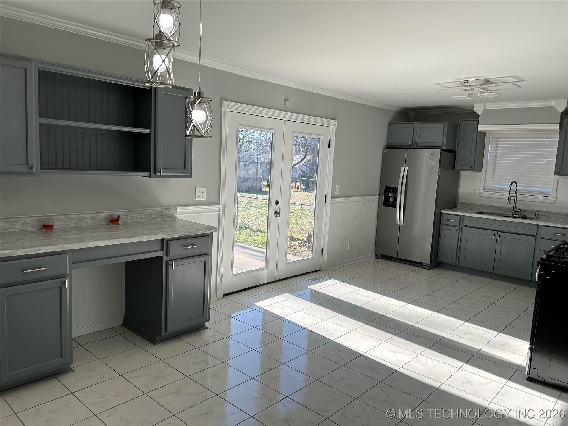 308 W 3rd Street Property Photo 22