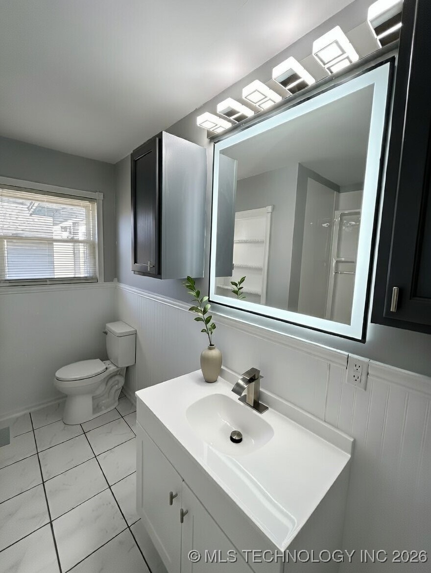 308 W 3rd Street Property Photo 33