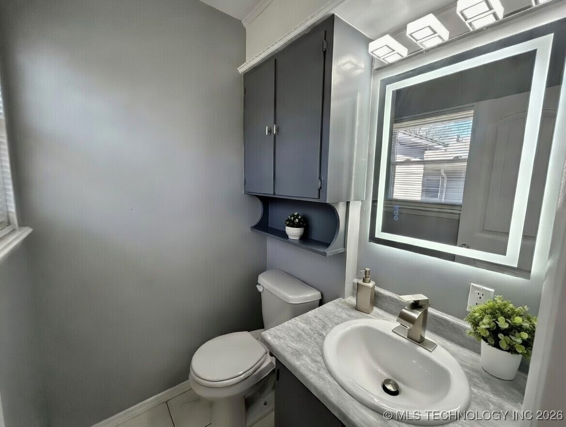 308 W 3rd Street Property Photo 60