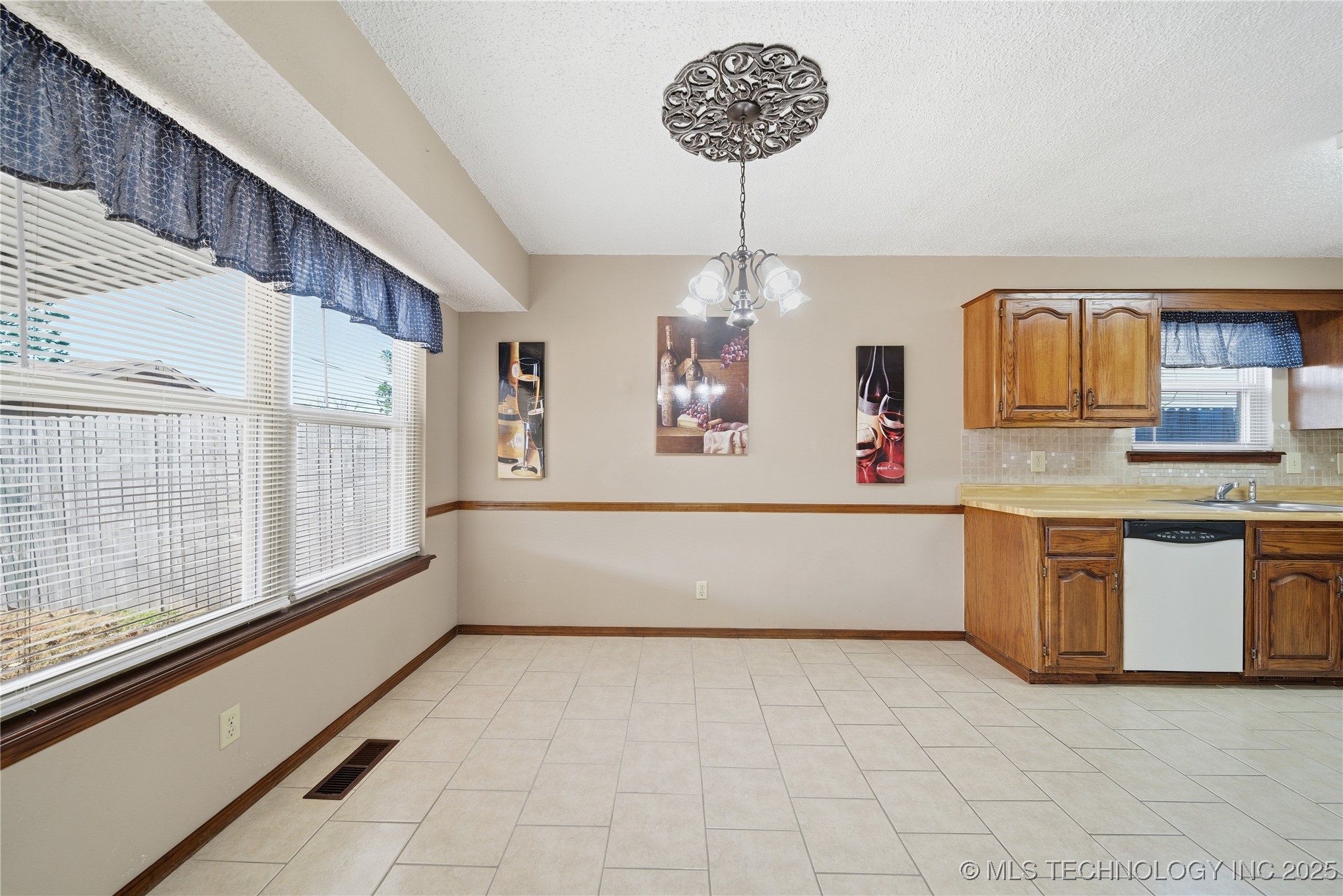 4433 W Reno Street Property Photo 7