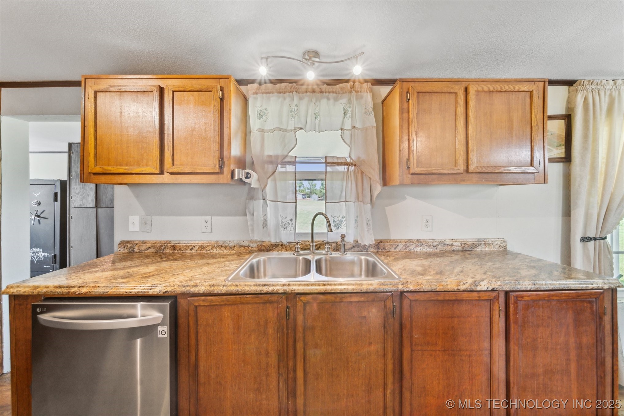 9348 W 620 Road Property Photo 11