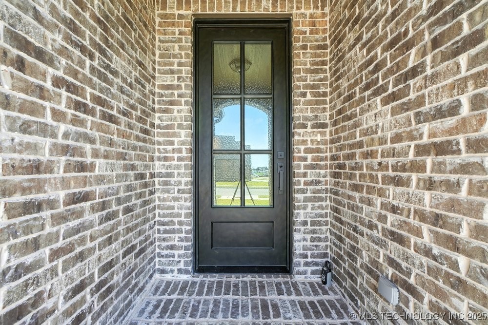 2722 W Roanoke Street Property Photo 2