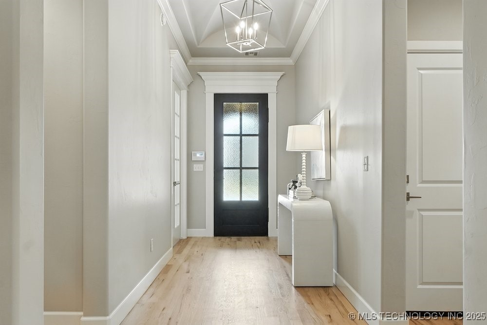 2722 W Roanoke Street Property Photo 3