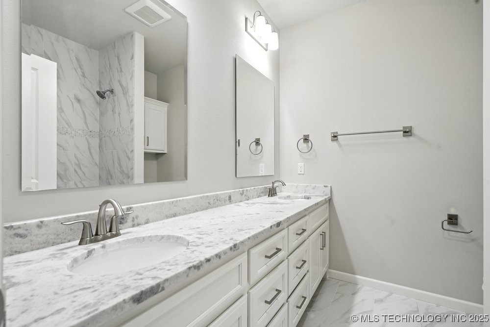 2722 W Roanoke Street Property Photo 23