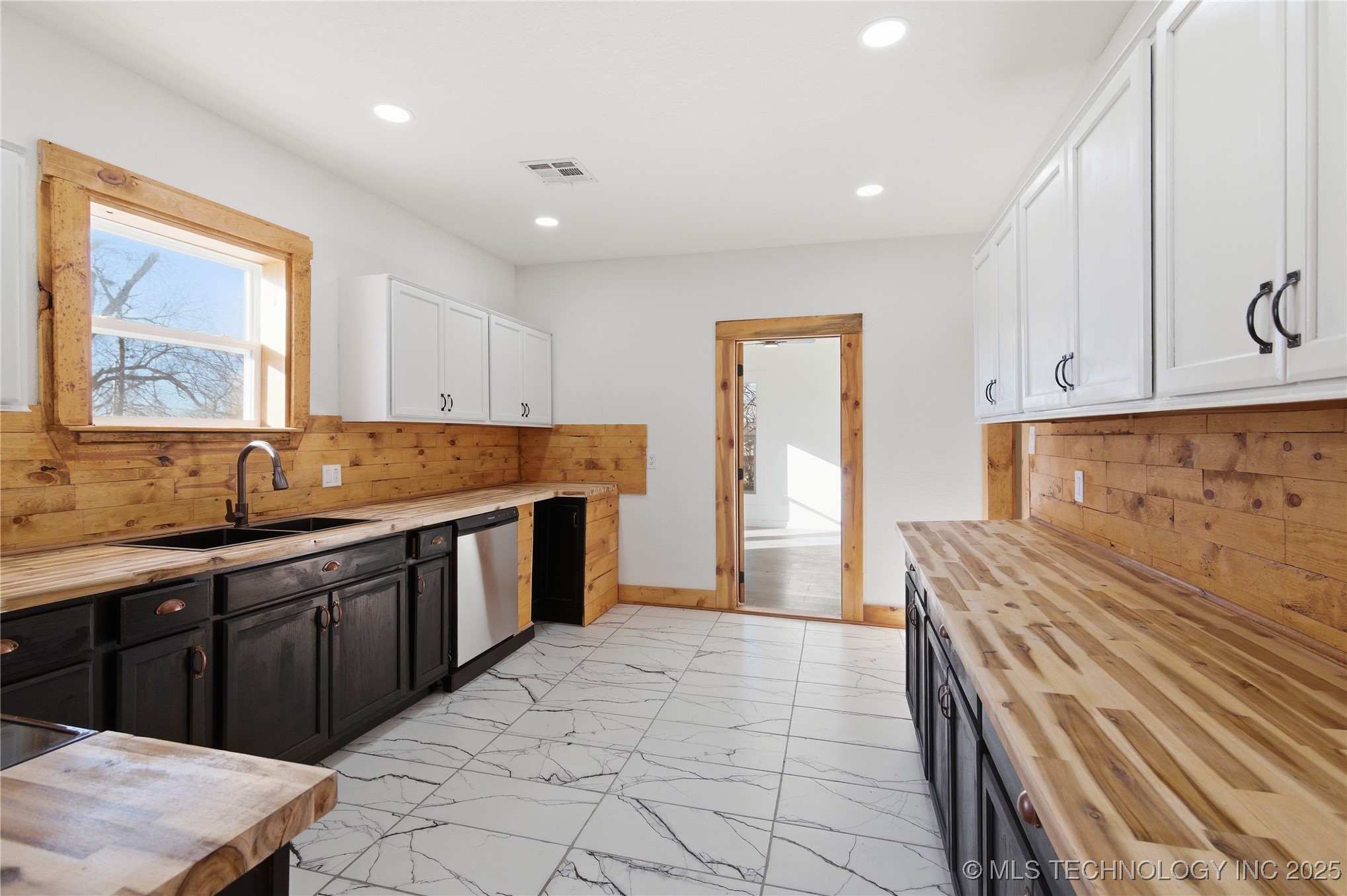 206 S Mounds Street Property Photo 16