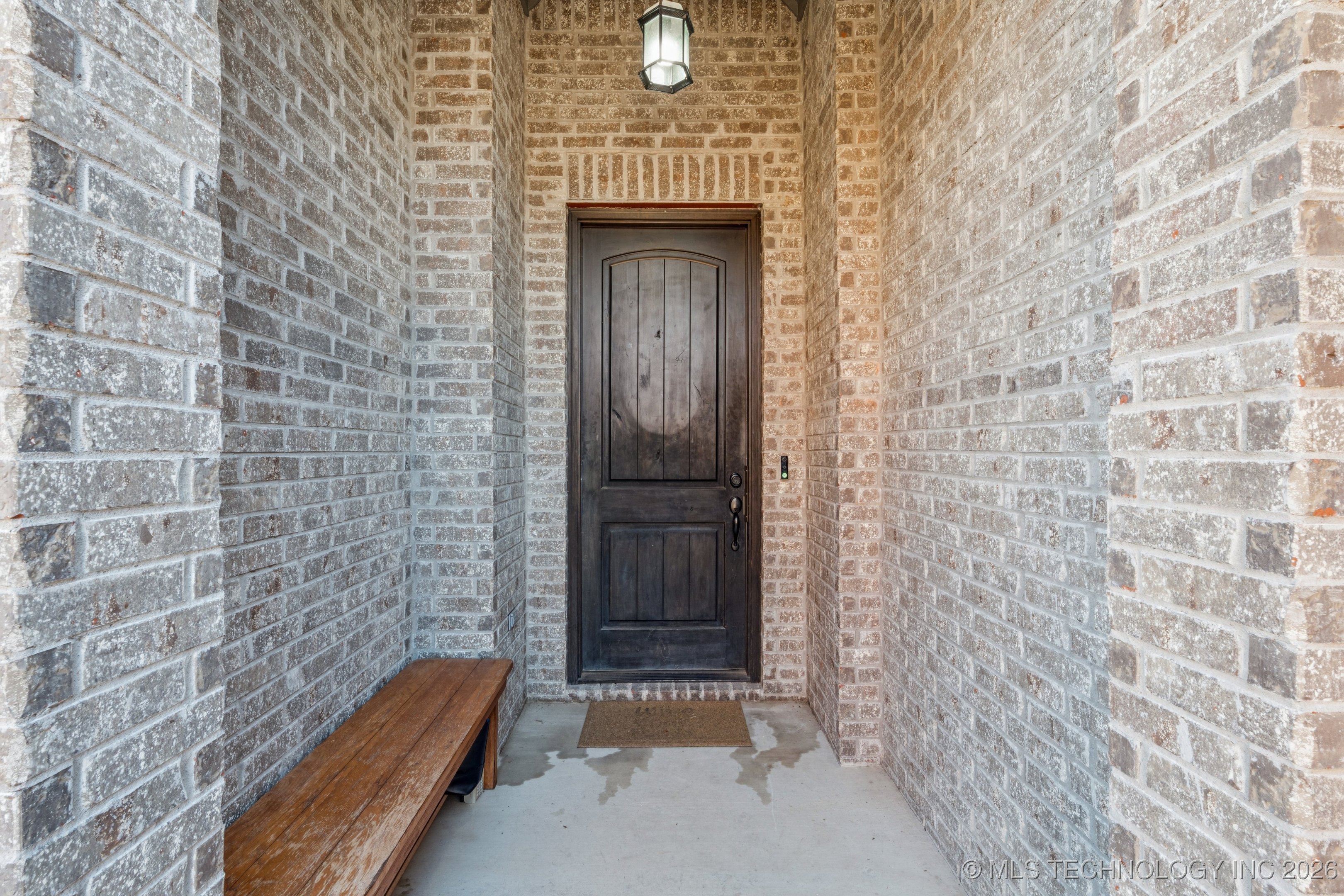 2901 S Gardenia Avenue Property Photo 3