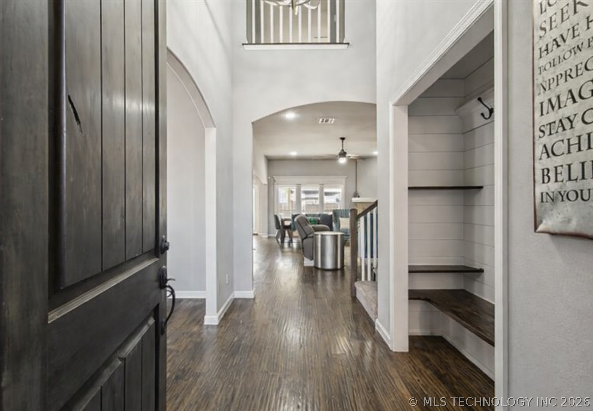 2901 S Gardenia Avenue Property Photo 4