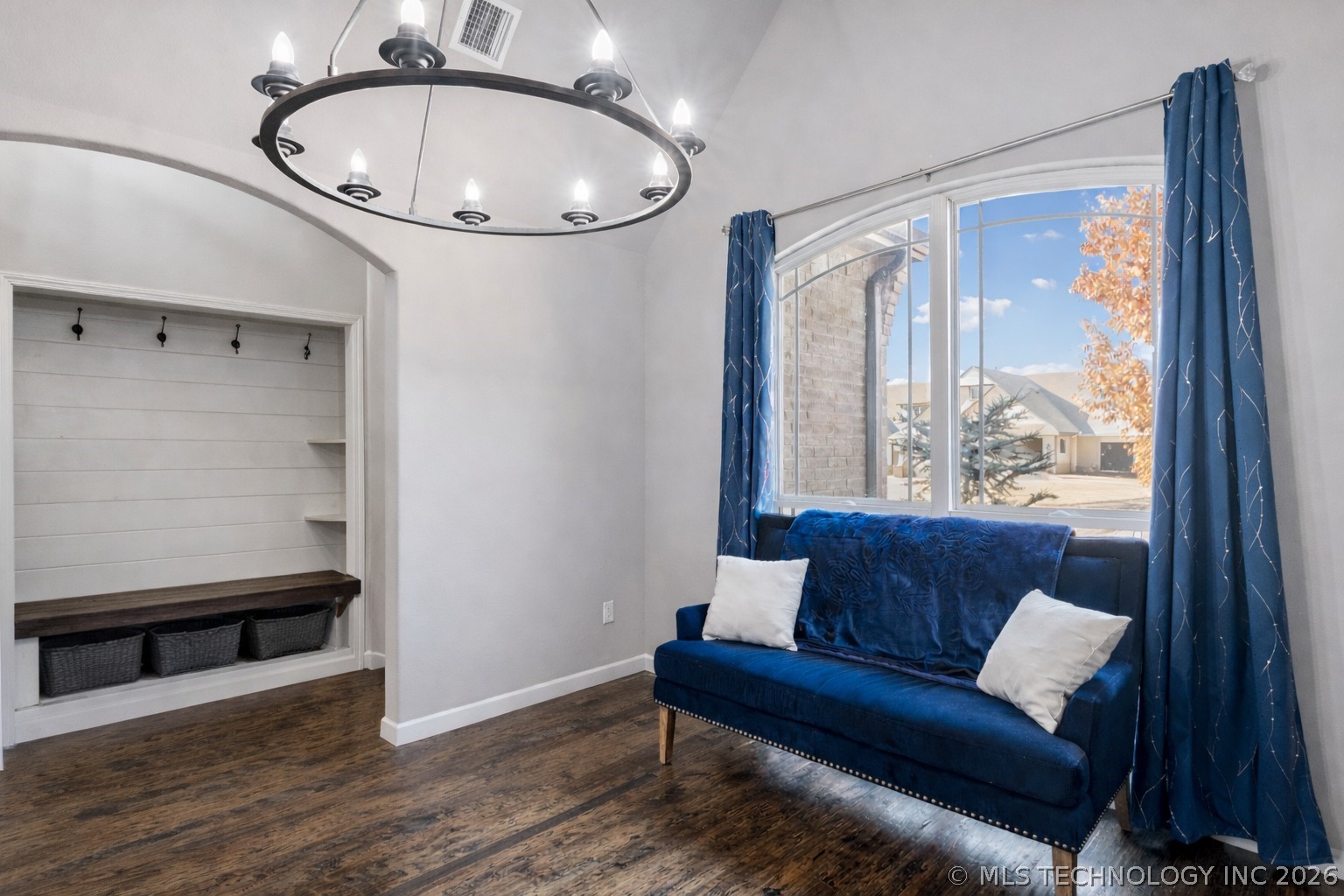 2901 S Gardenia Avenue Property Photo 7