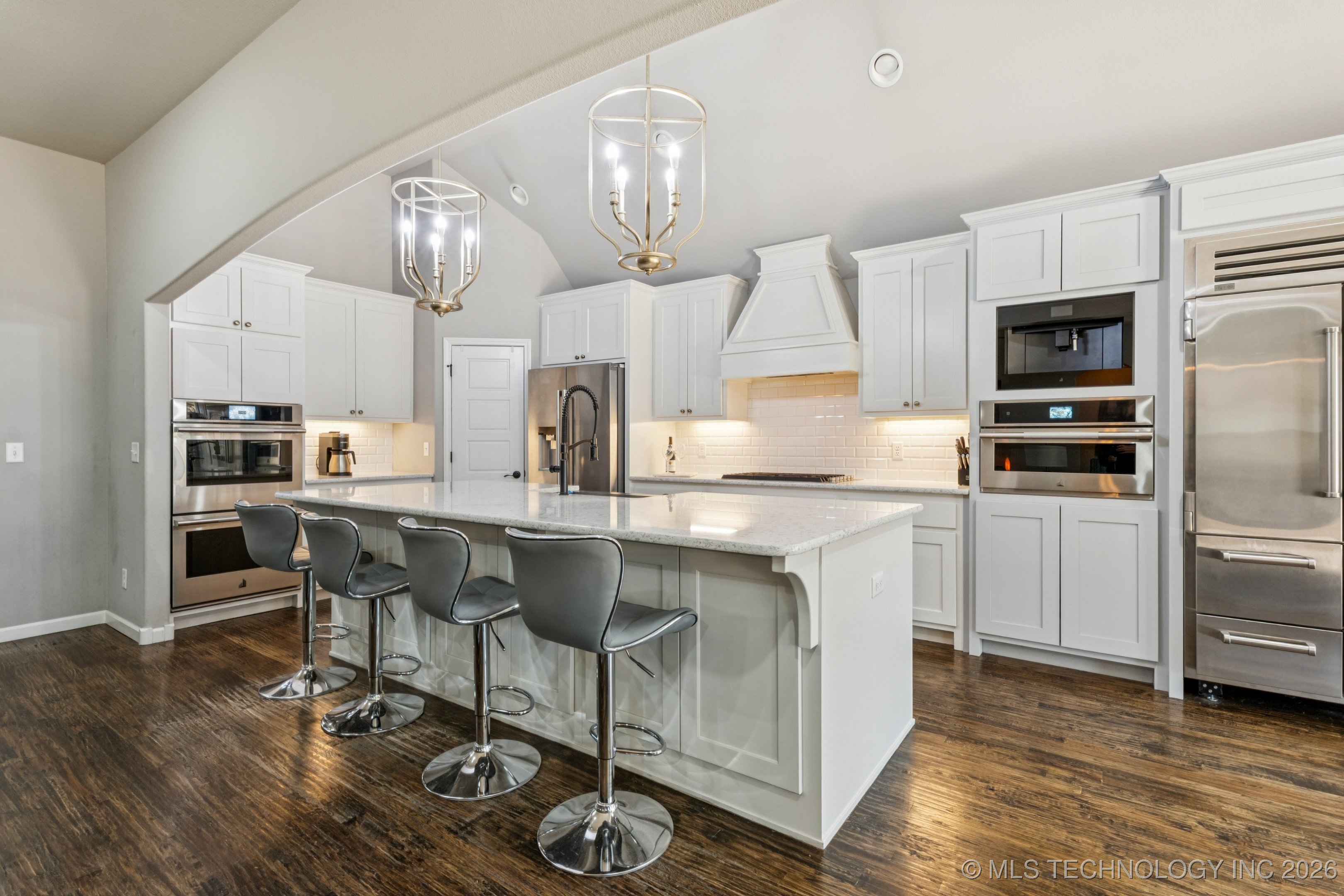 2901 S Gardenia Avenue Property Photo 10