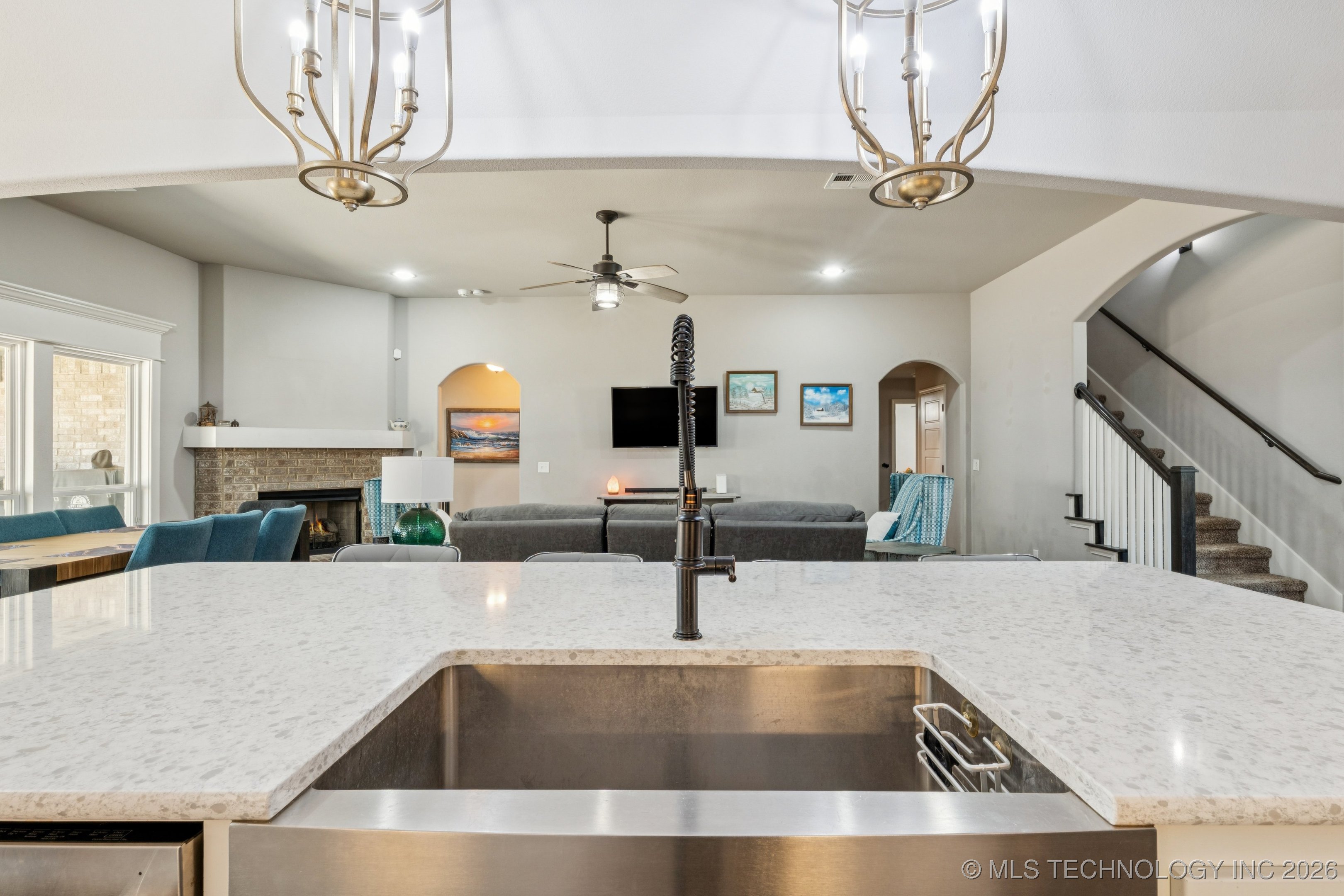 2901 S Gardenia Avenue Property Photo 12