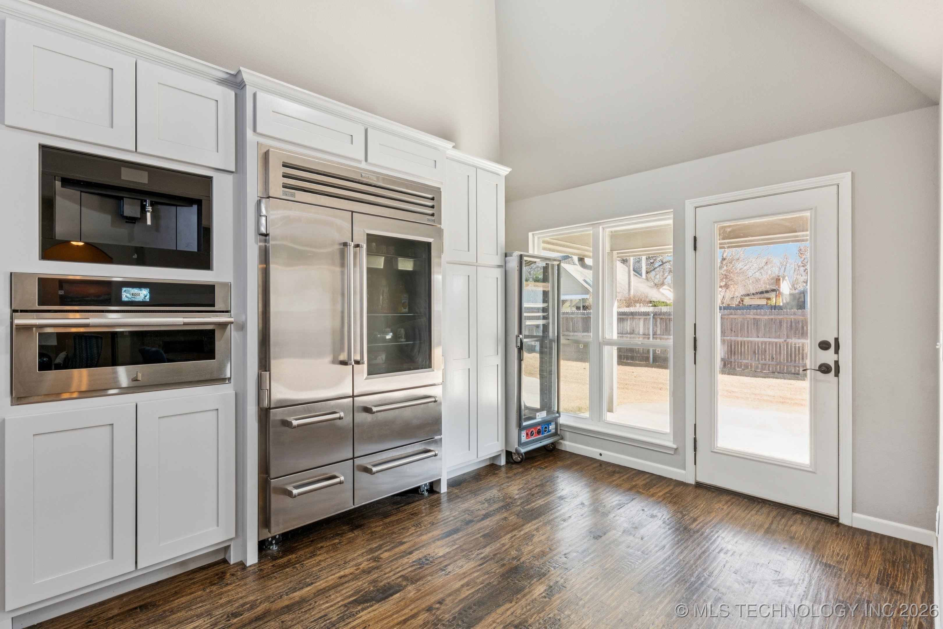 2901 S Gardenia Avenue Property Photo 13