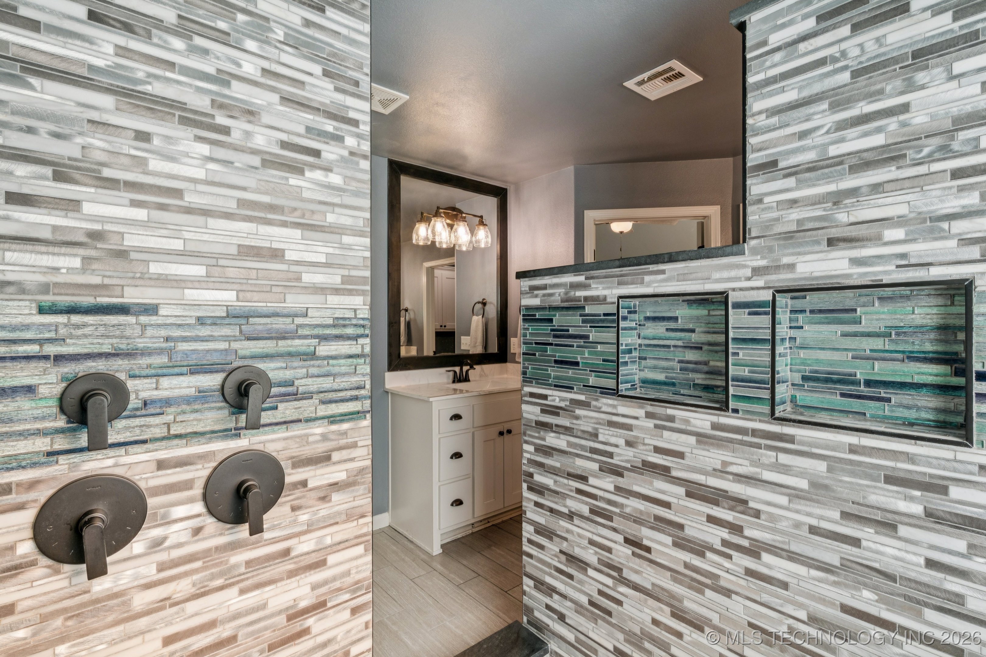 2901 S Gardenia Avenue Property Photo 20