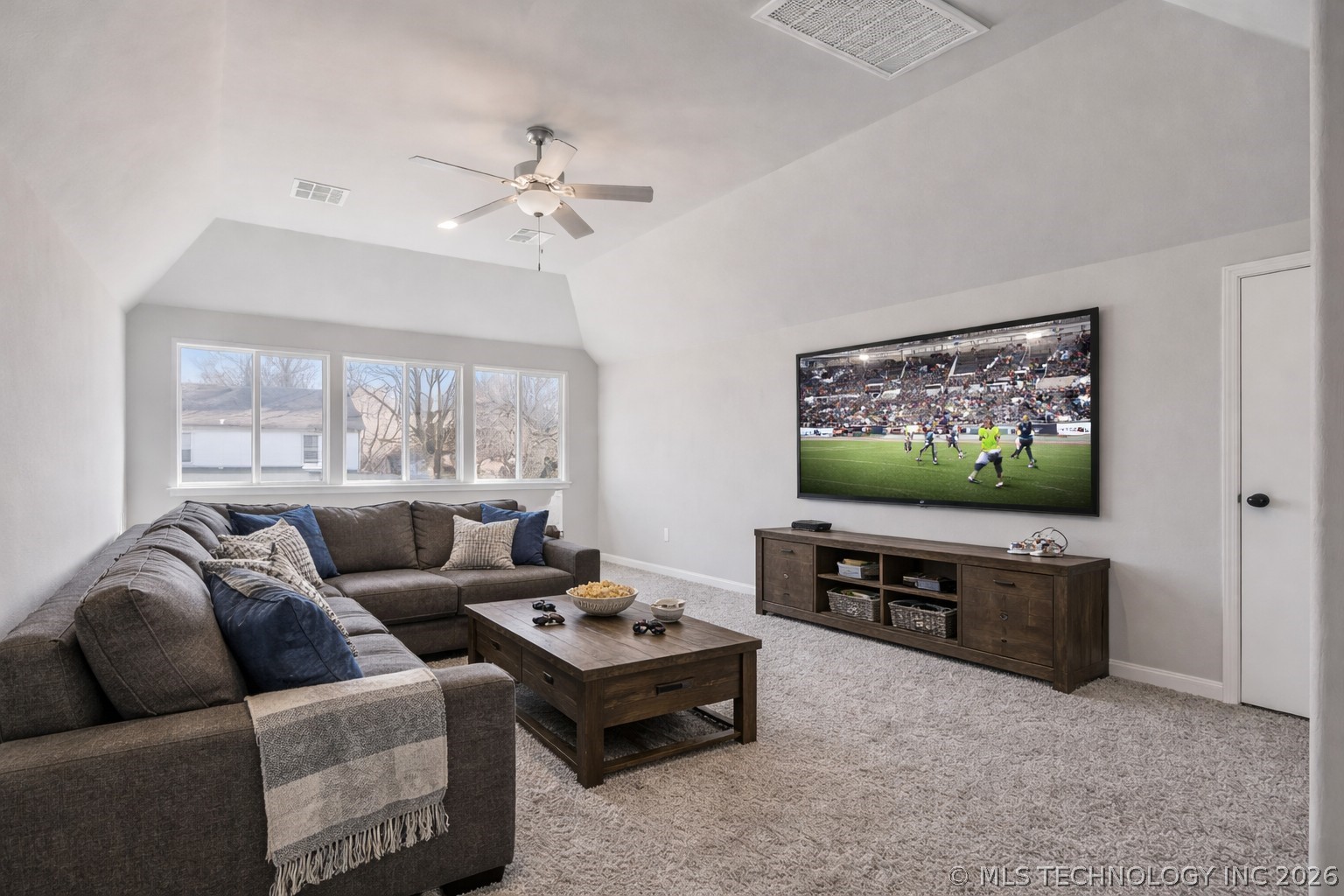 2901 S Gardenia Avenue Property Photo 29