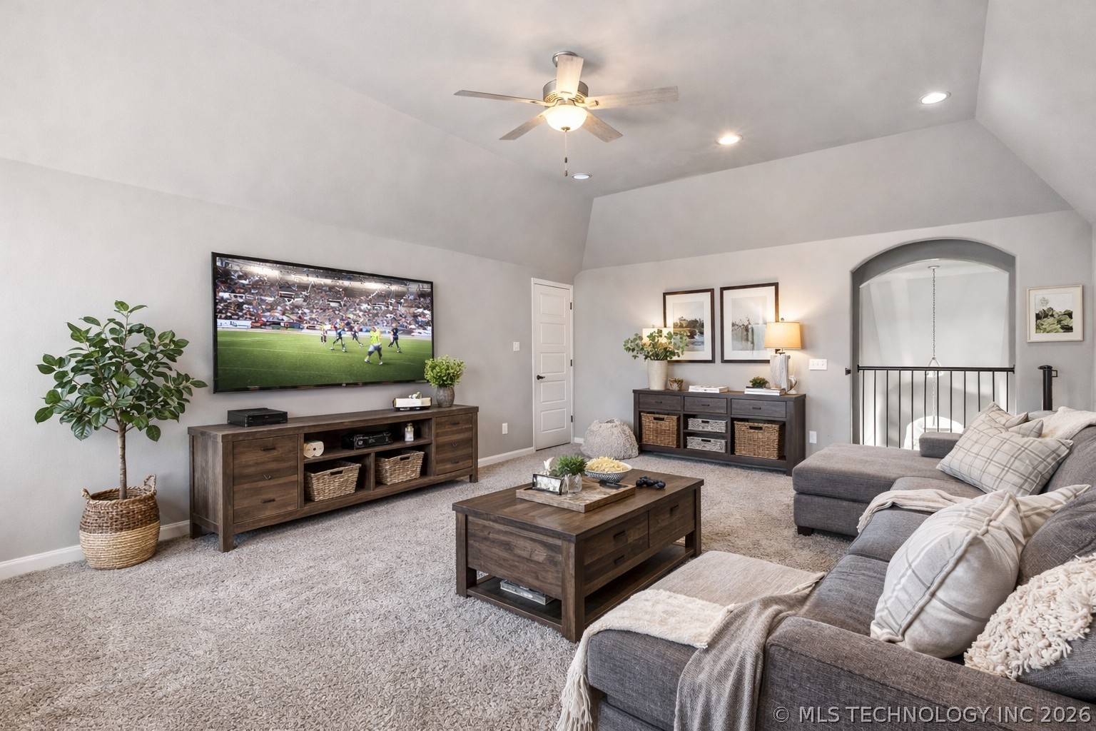 2901 S Gardenia Avenue Property Photo 30