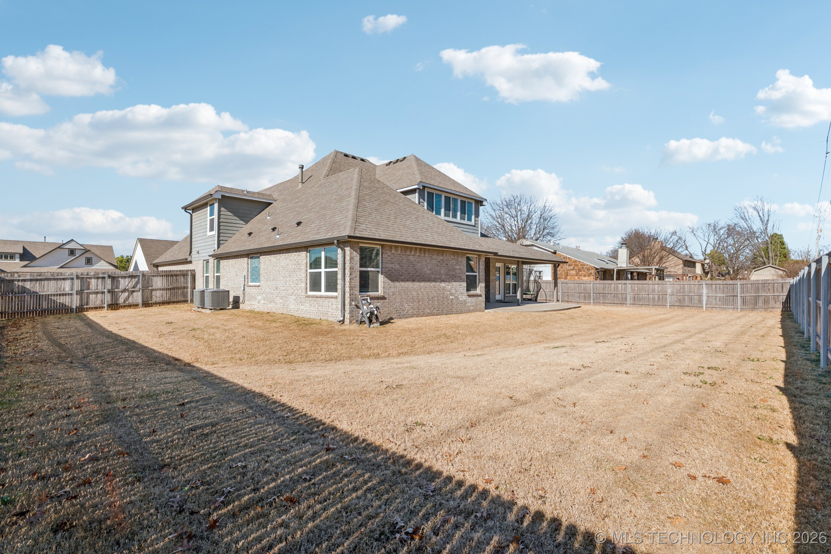 2901 S Gardenia Avenue Property Photo 33