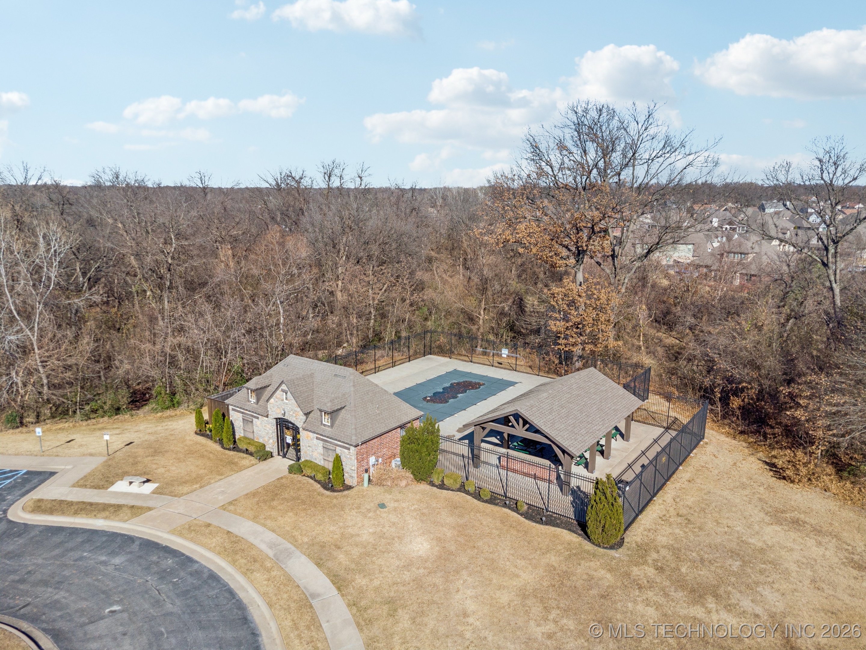 2901 S Gardenia Avenue Property Photo 35