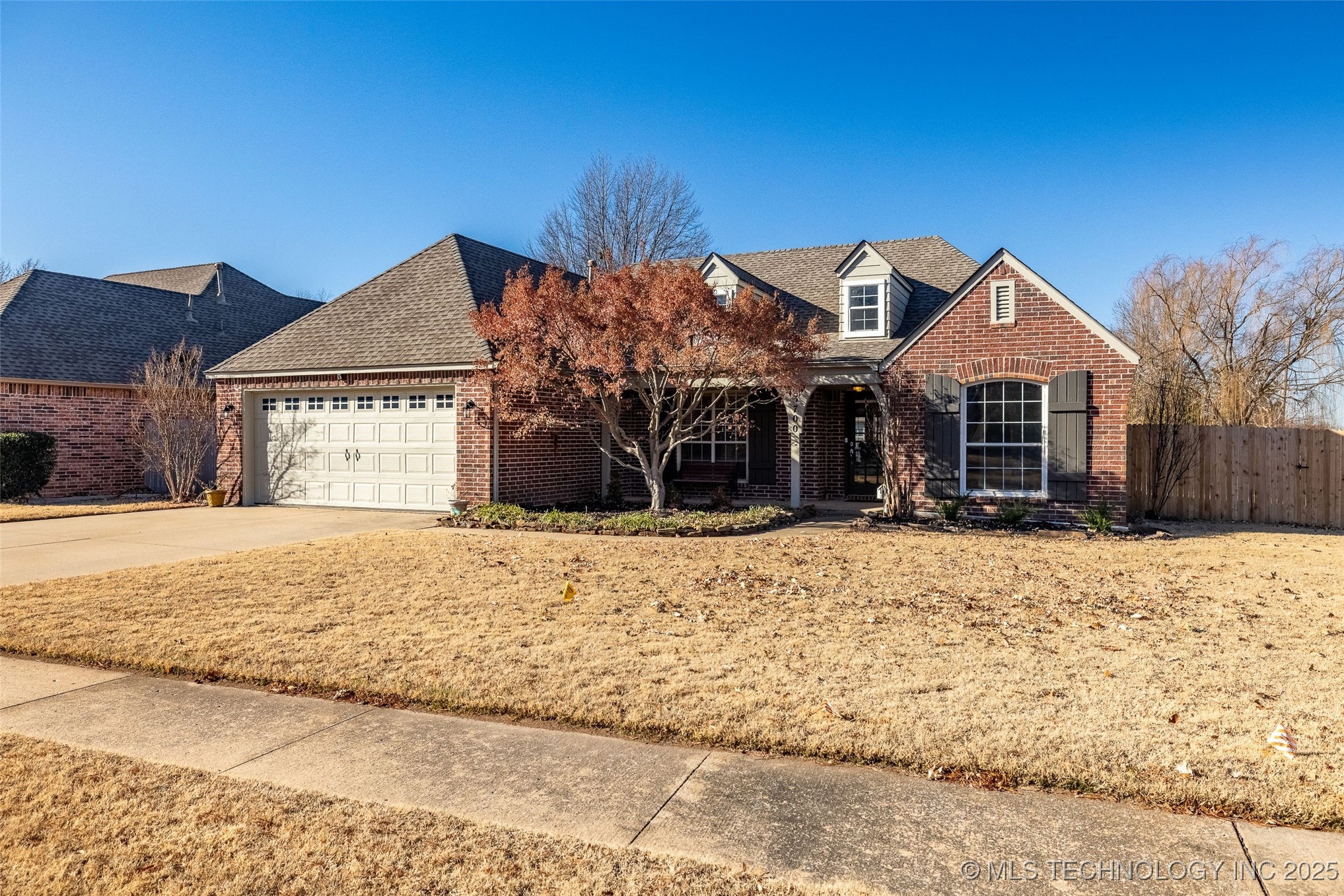 3700 N Oak Avenue Property Photo 1