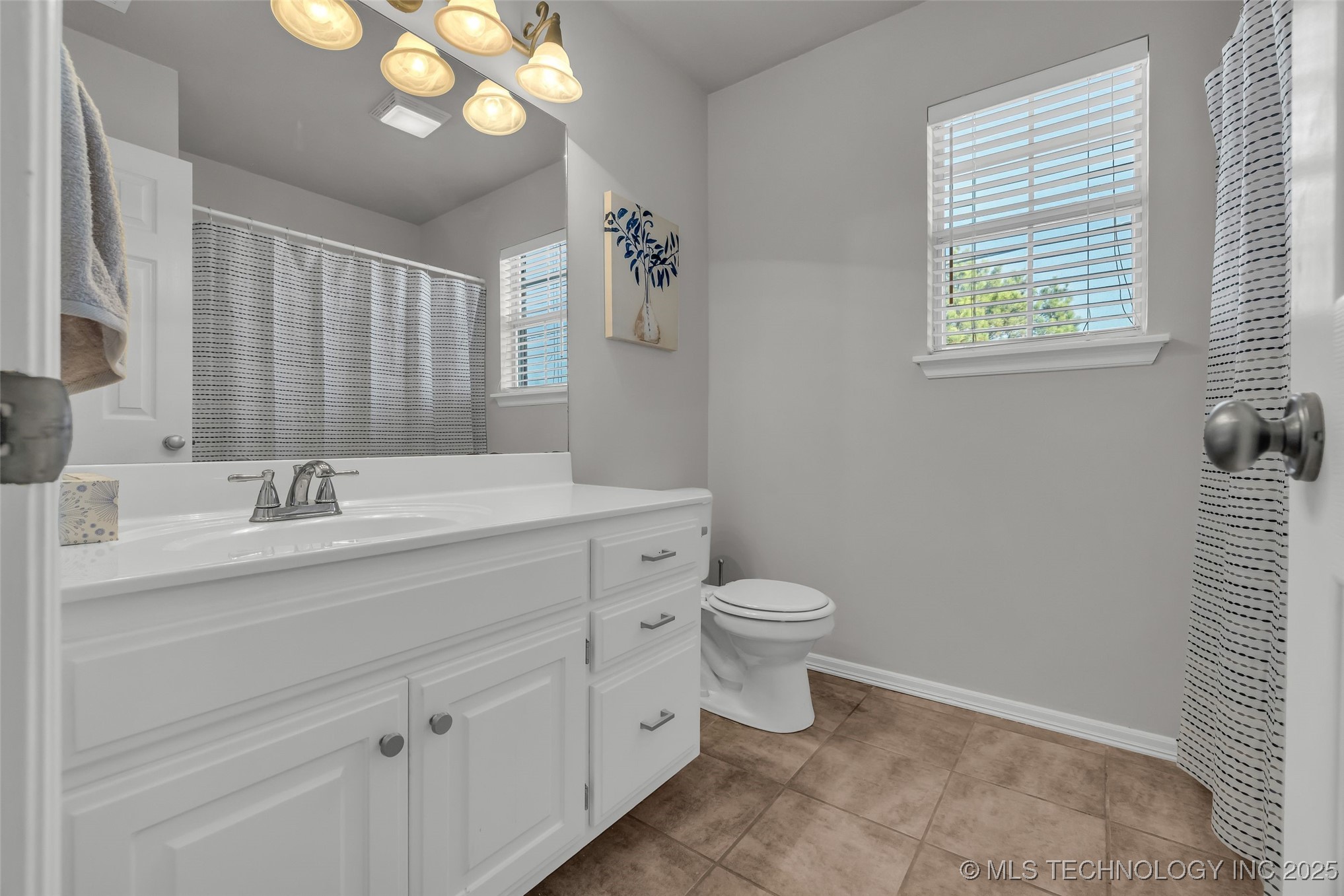 3700 N Oak Avenue Property Photo 9