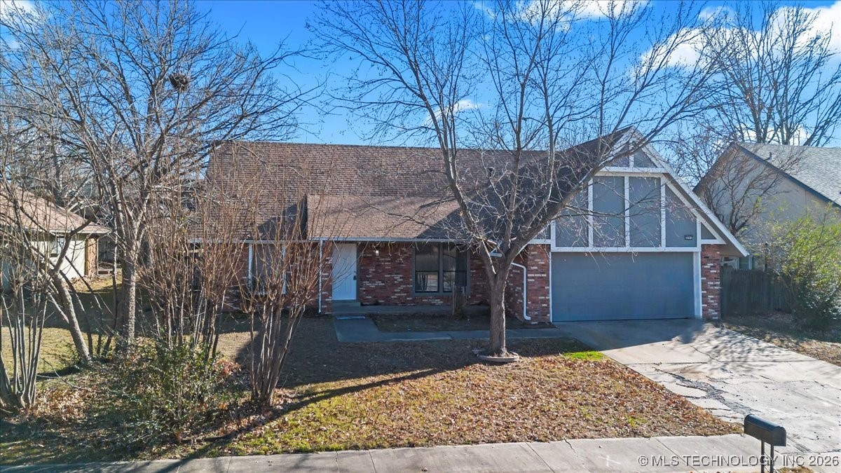 2301 S Chestnut Avenue Property Photo 3