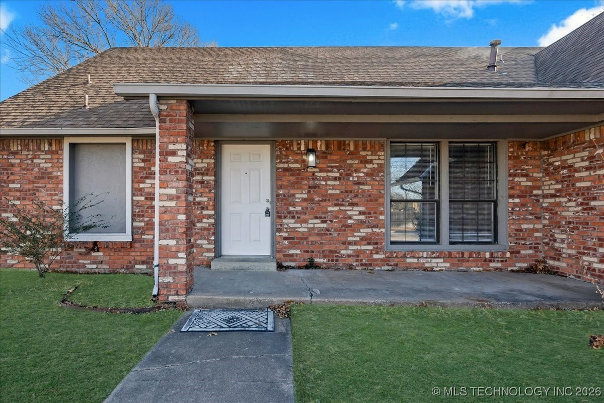 2301 S Chestnut Avenue Property Photo 4