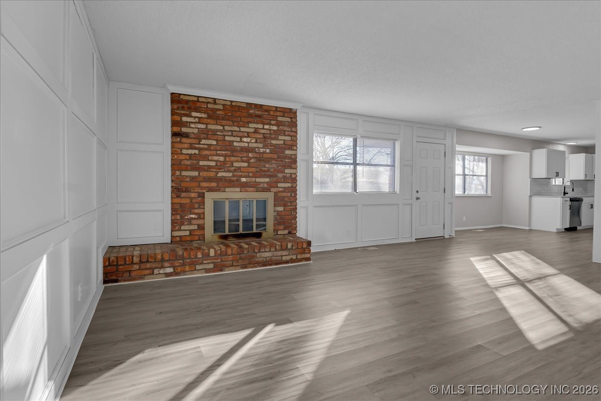 2301 S Chestnut Avenue Property Photo 7