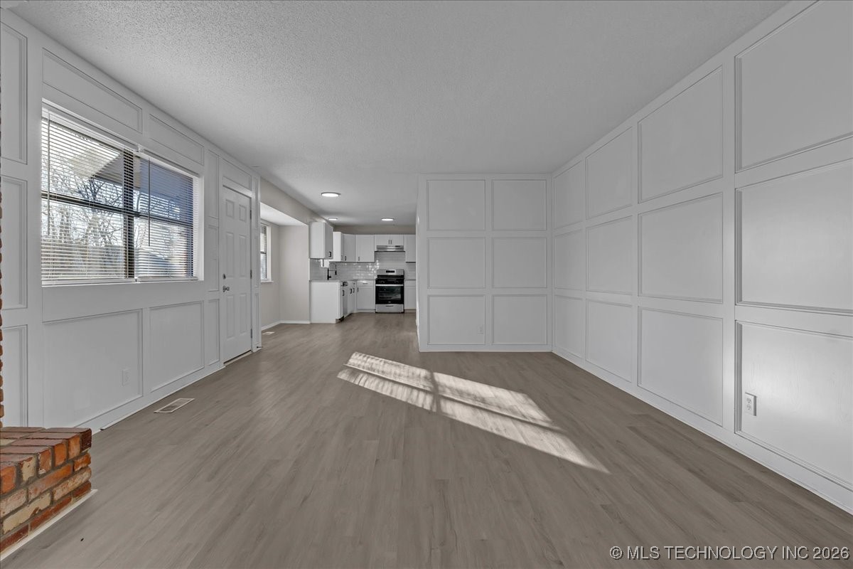 2301 S Chestnut Avenue Property Photo 8