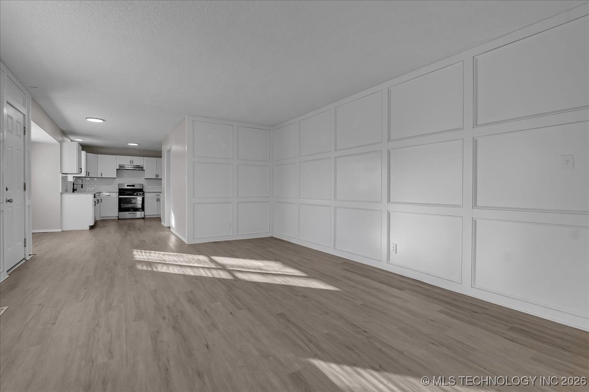 2301 S Chestnut Avenue Property Photo 9