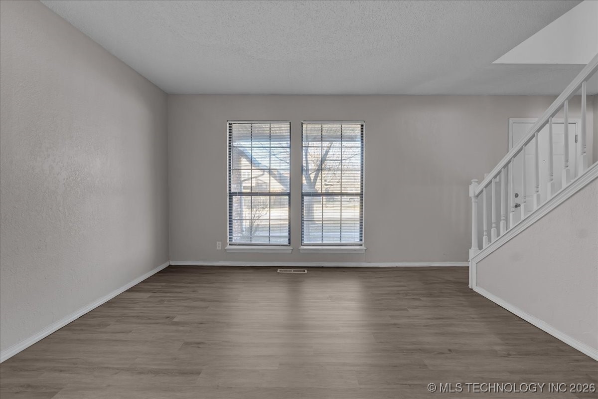 2301 S Chestnut Avenue Property Photo 18