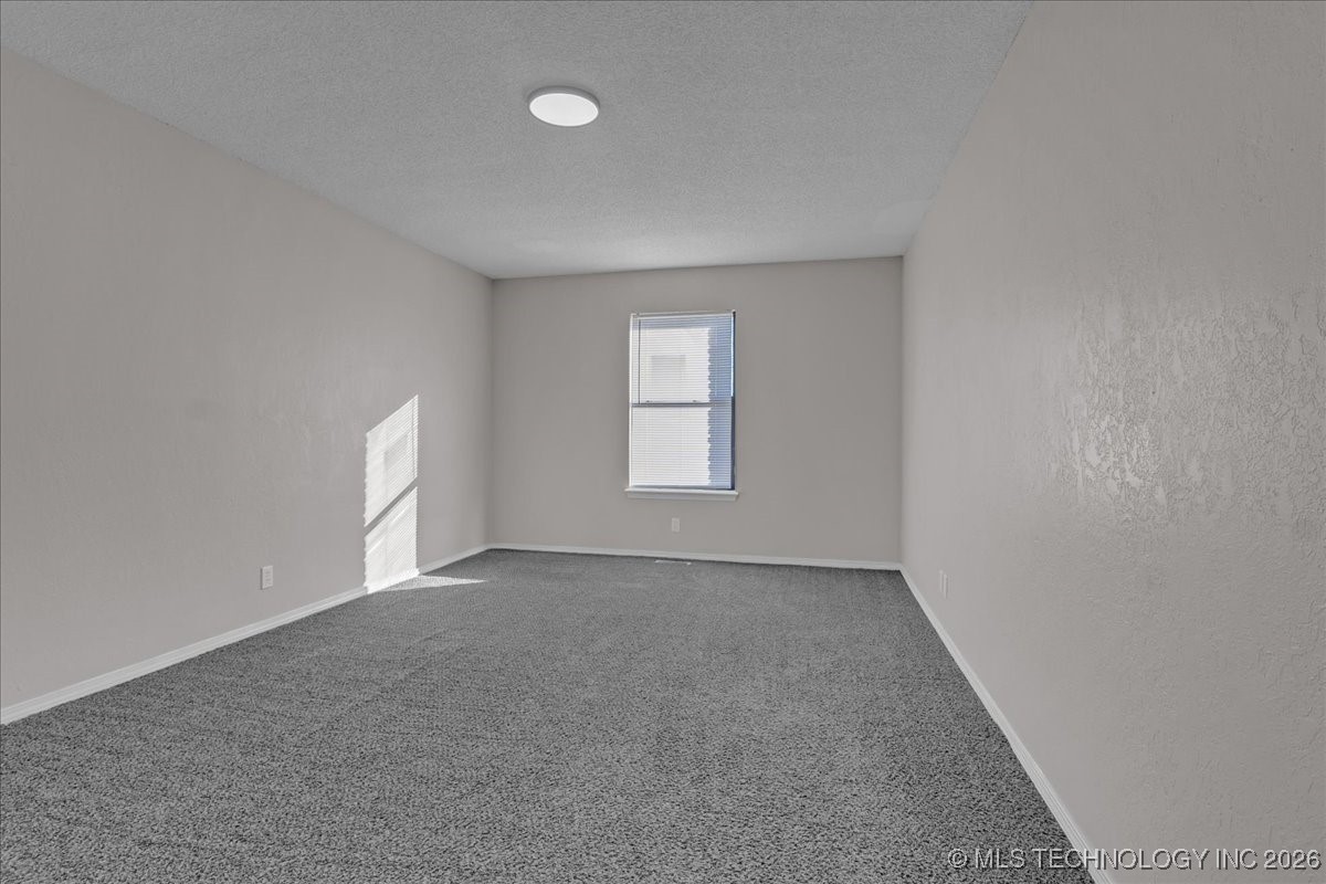 2301 S Chestnut Avenue Property Photo 21