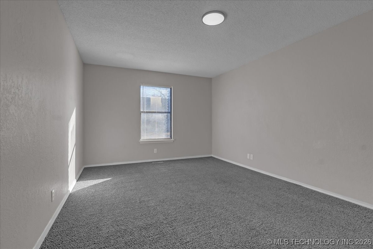 2301 S Chestnut Avenue Property Photo 25