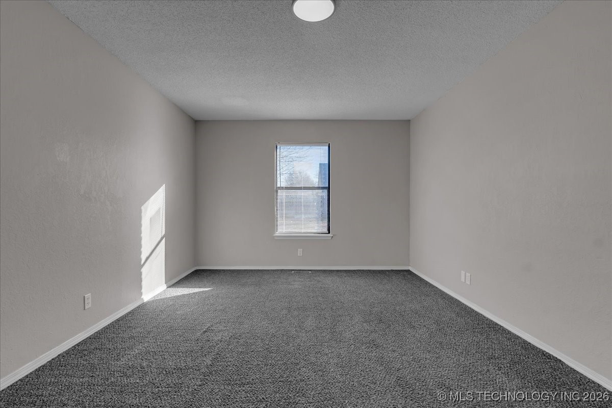 2301 S Chestnut Avenue Property Photo 26