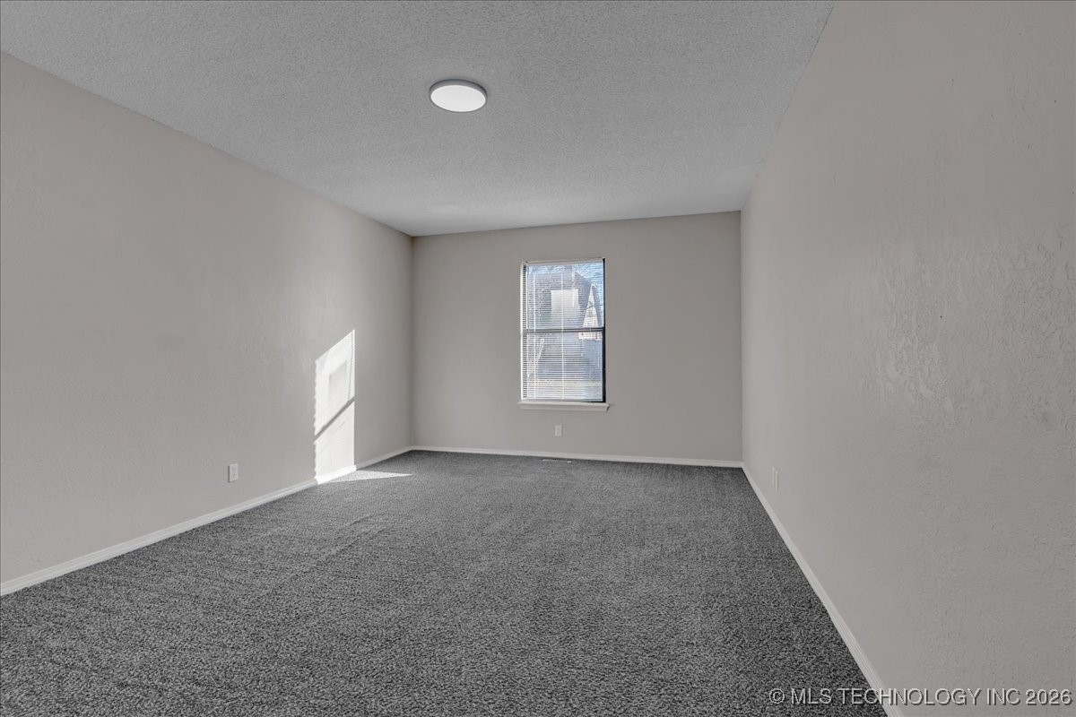 2301 S Chestnut Avenue Property Photo 27