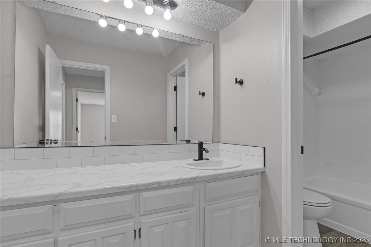 2301 S Chestnut Avenue Property Photo 31