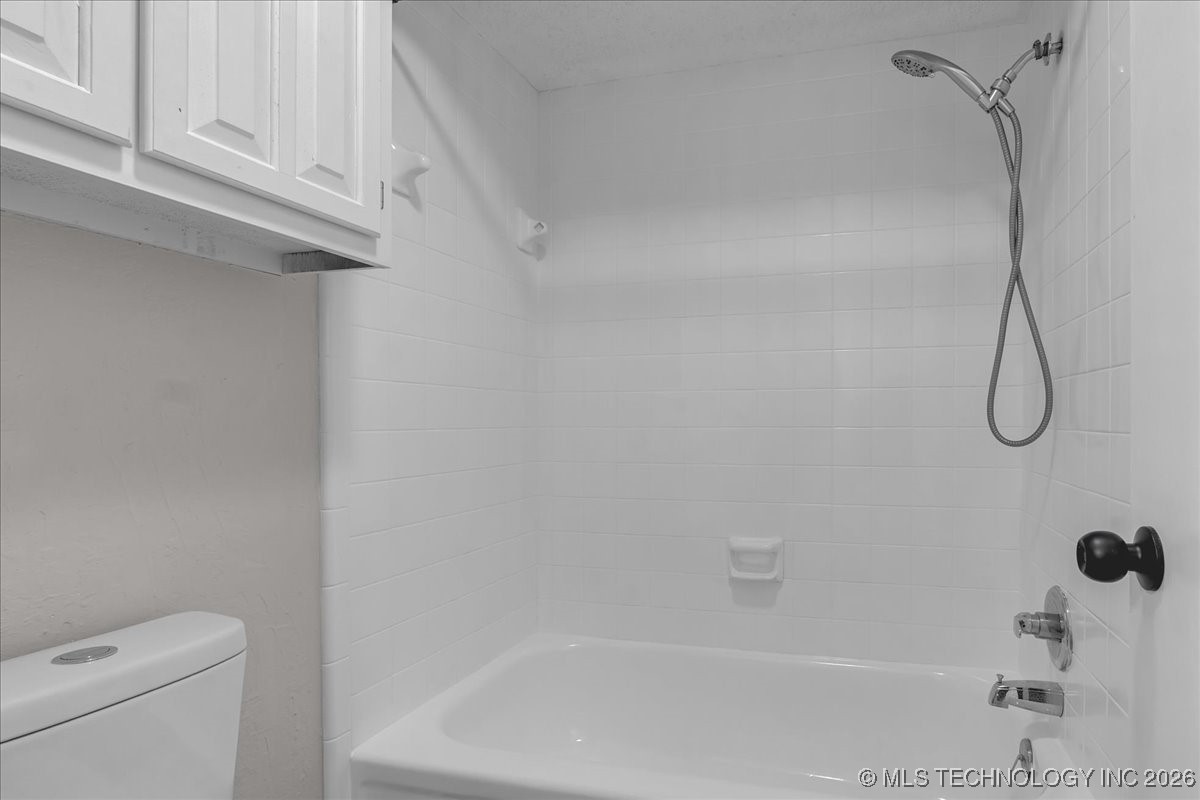 2301 S Chestnut Avenue Property Photo 32