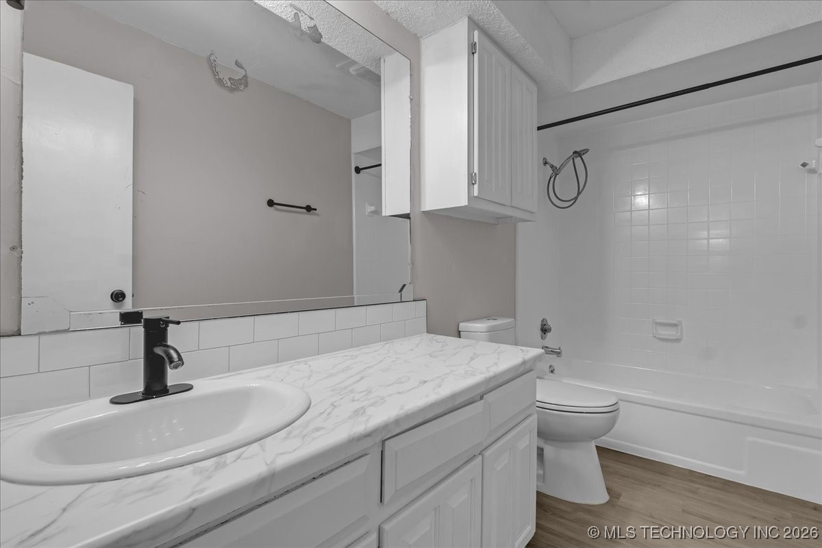 2301 S Chestnut Avenue Property Photo 36