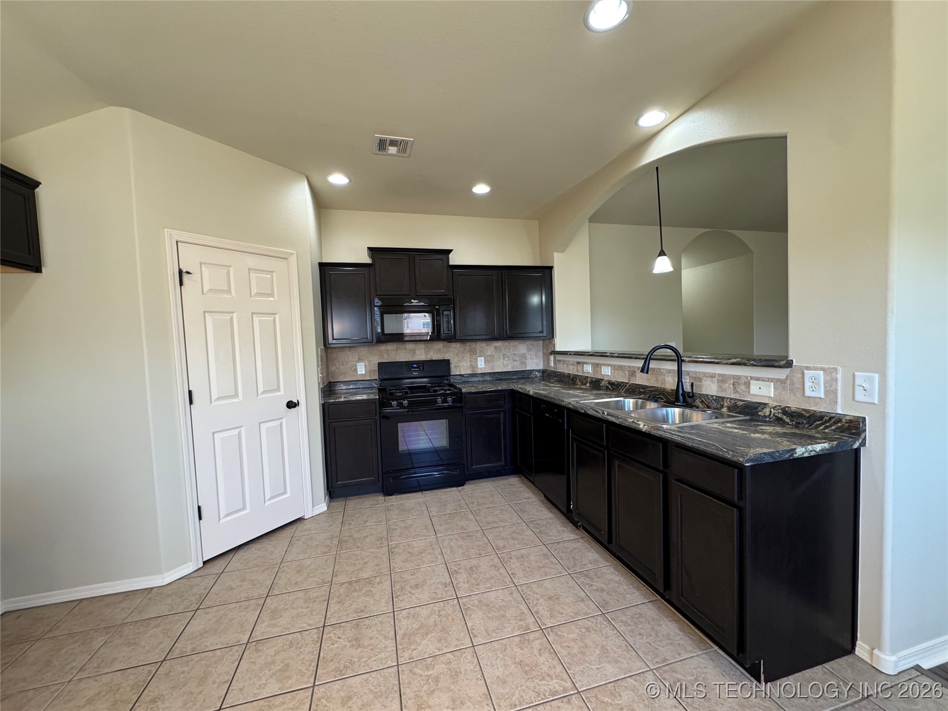 12693 S 85th East Place E Property Photo 9