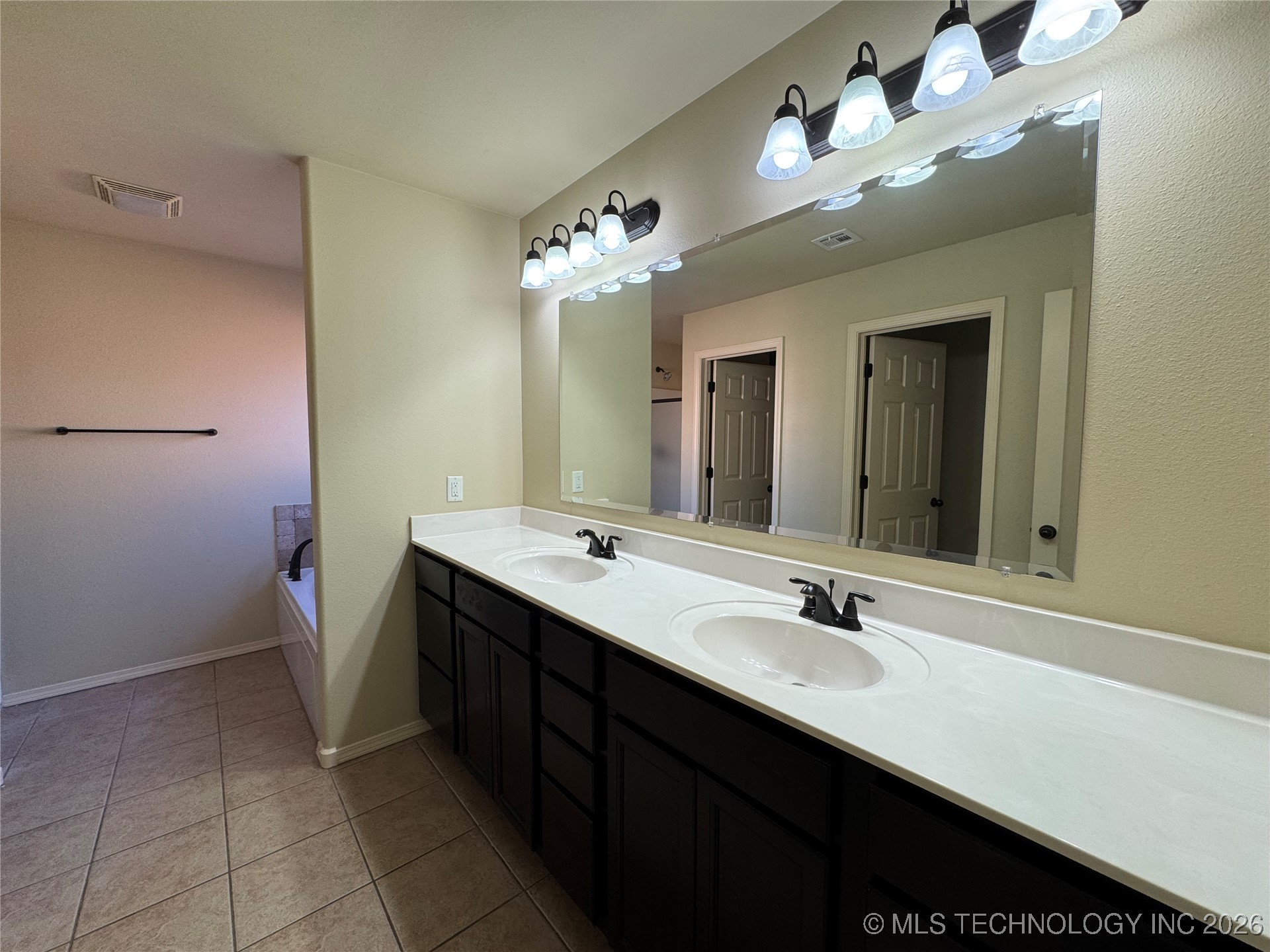 12693 S 85th East Place E Property Photo 13