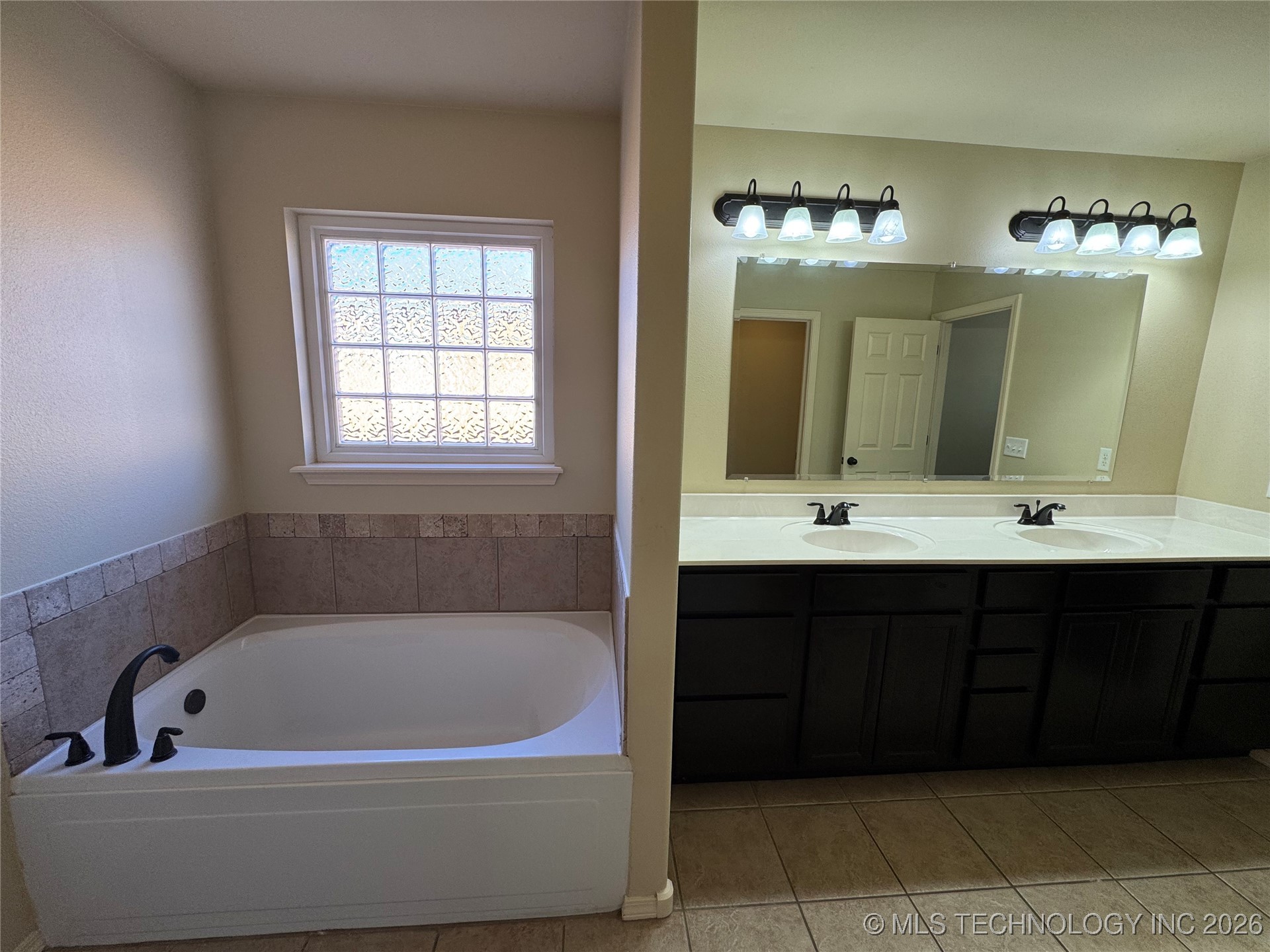 12693 S 85th East Place E Property Photo 15